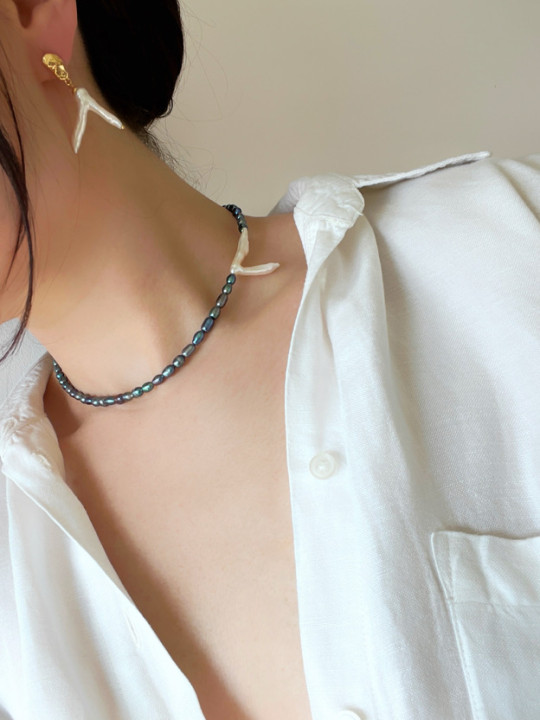 BLACK PEARLS CHOKER