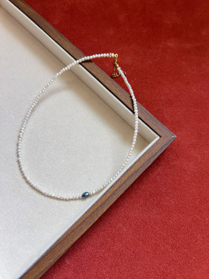 TINY PEARL CHOKER 