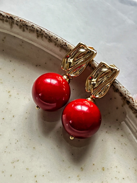 RED EARRINGS 