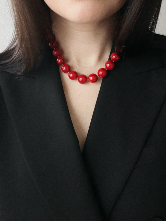 RED NECKLACE 