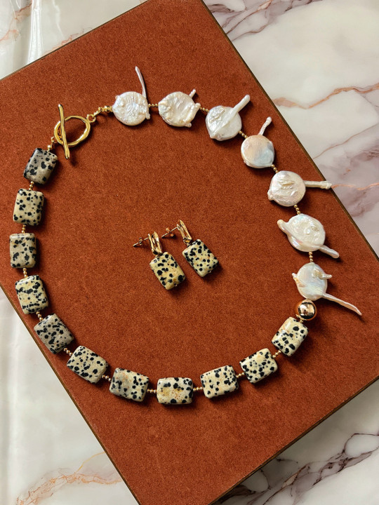 DALMATIAN PEARLS SET DALMATIAN PEARLS SET