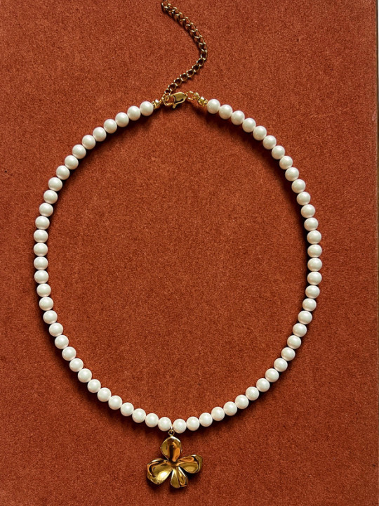 NECKLACE WITH FLOWER
