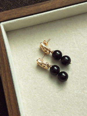 GARNET EARRINGS 