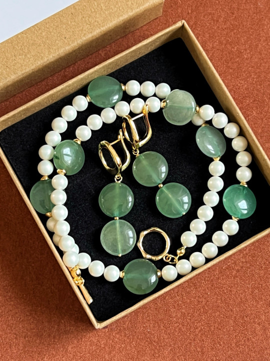AVENTURINE & SHELL SET AVENTURINE & SHELL SET
